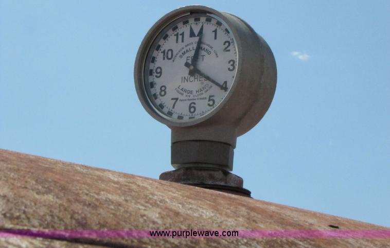 image for item 3077 8000 gallon fuel tank