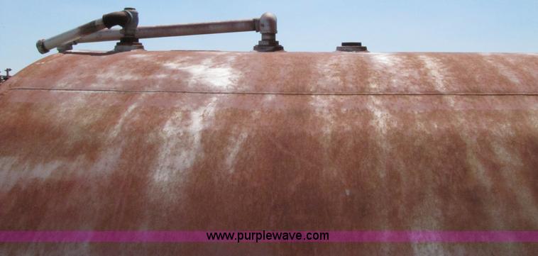 image for item 3077 8000 gallon fuel tank