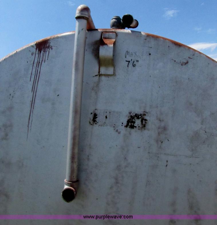 image for item 3077 8000 gallon fuel tank