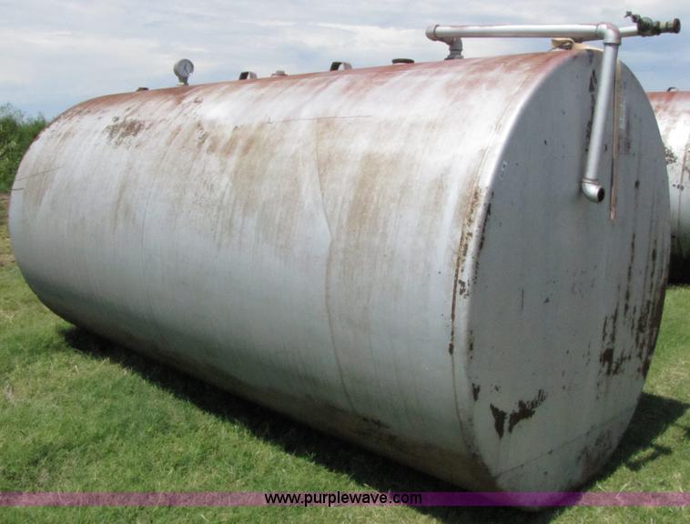 image for item 3078 6000 gallon fuel tank