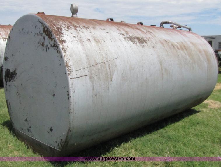 image for item 3078 6000 gallon fuel tank