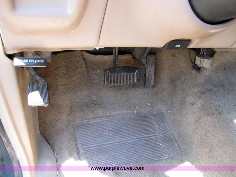 image for item 3080 1994 Ford Explorer