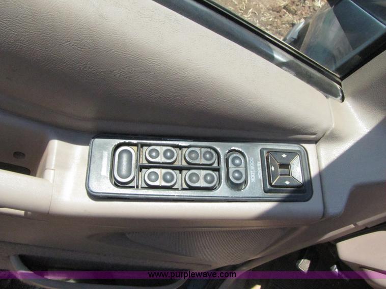 image for item 3080 1994 Ford Explorer