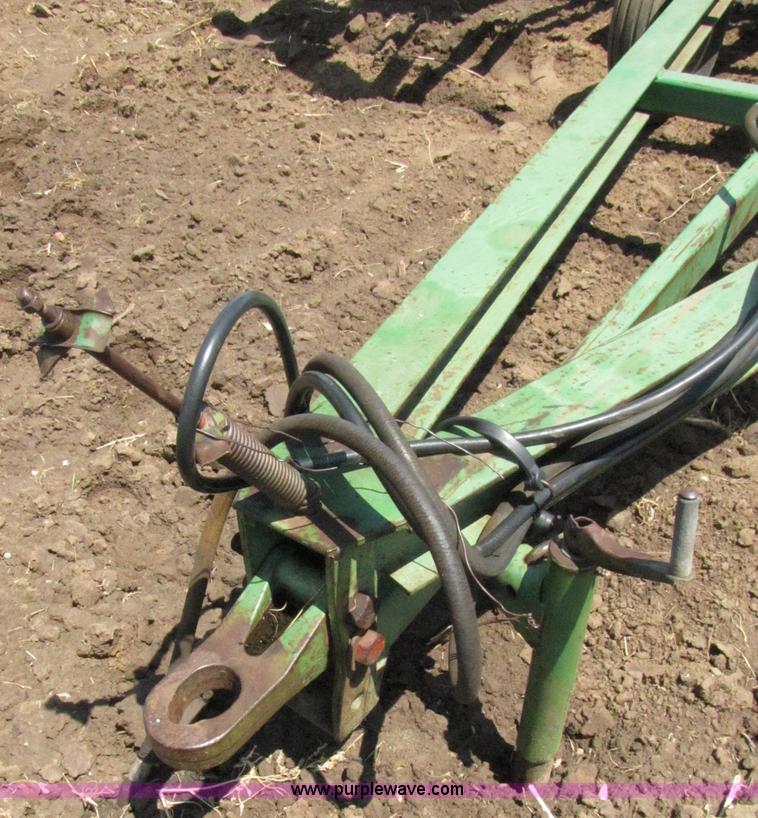 image for item 3081 John Deere 1600 field chisel