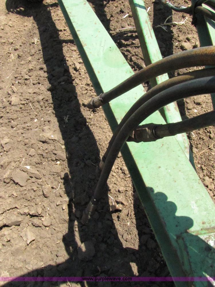 image for item 3081 John Deere 1600 field chisel