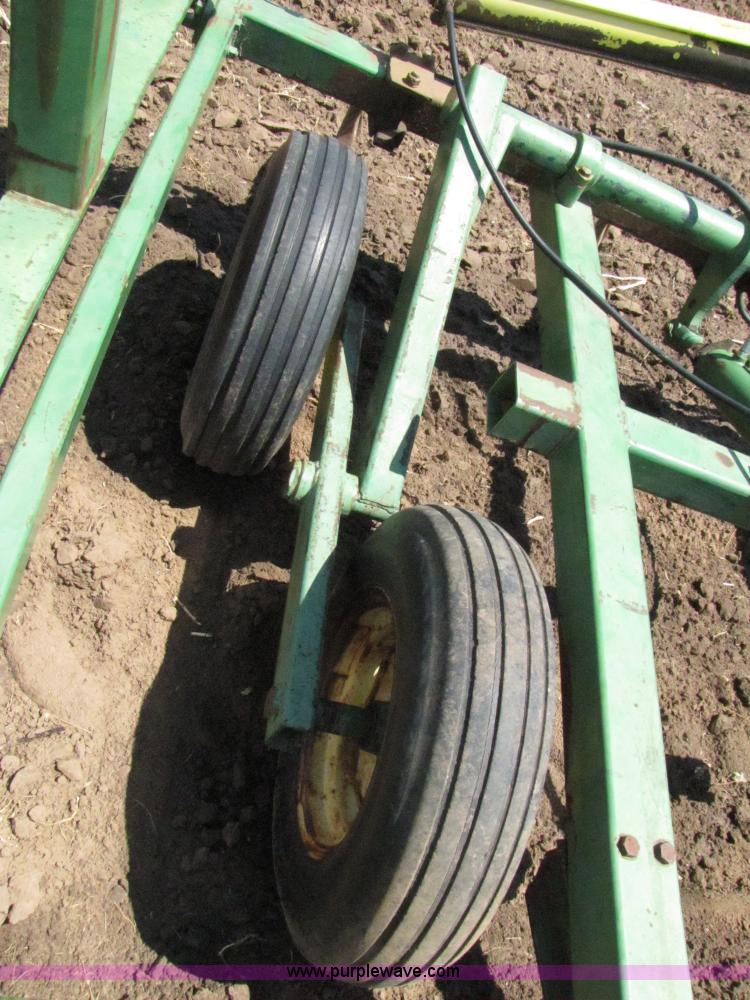 image for item 3081 John Deere 1600 field chisel