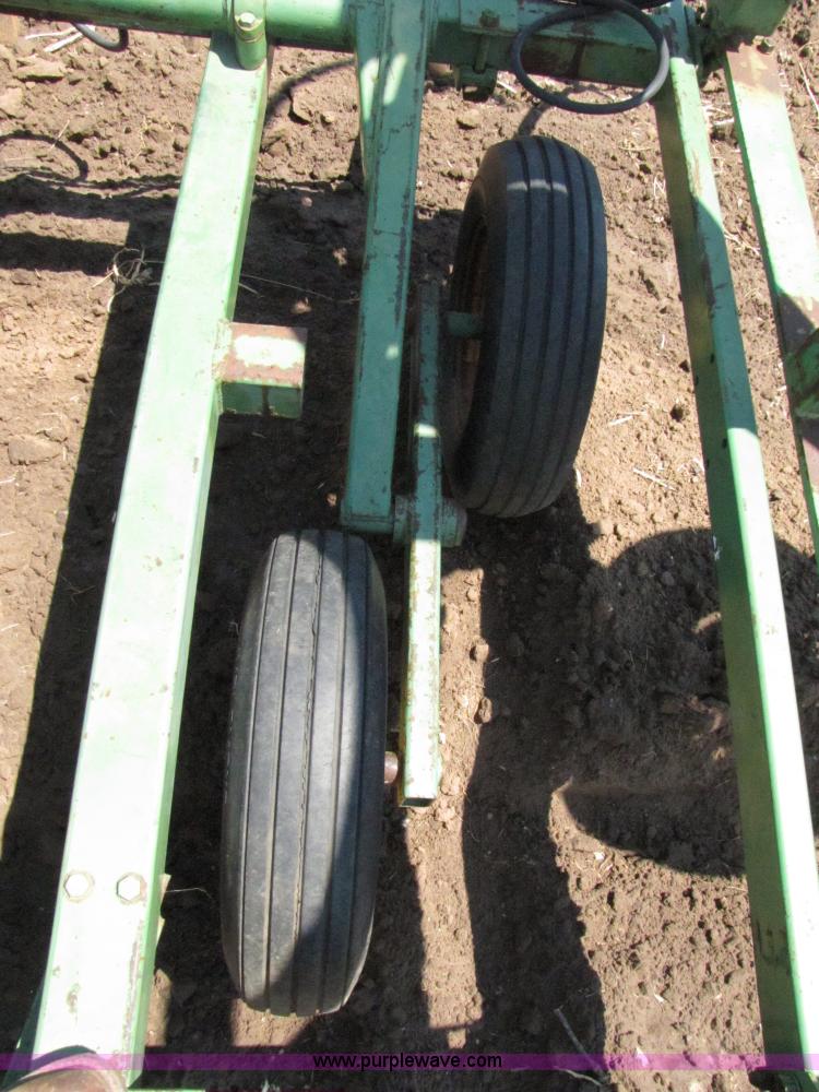 image for item 3081 John Deere 1600 field chisel