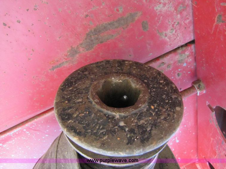 image for item 3084 2004 Case IH 1010 30' rigid platform