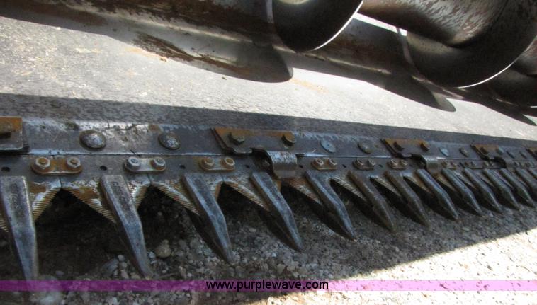 image for item 3084 2004 Case IH 1010 30' rigid platform