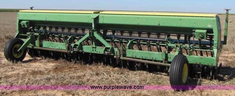 image for item 3423 John Deere 520 grain drill