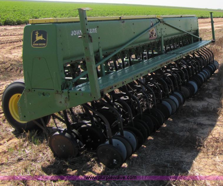 image for item 3423 John Deere 520 grain drill