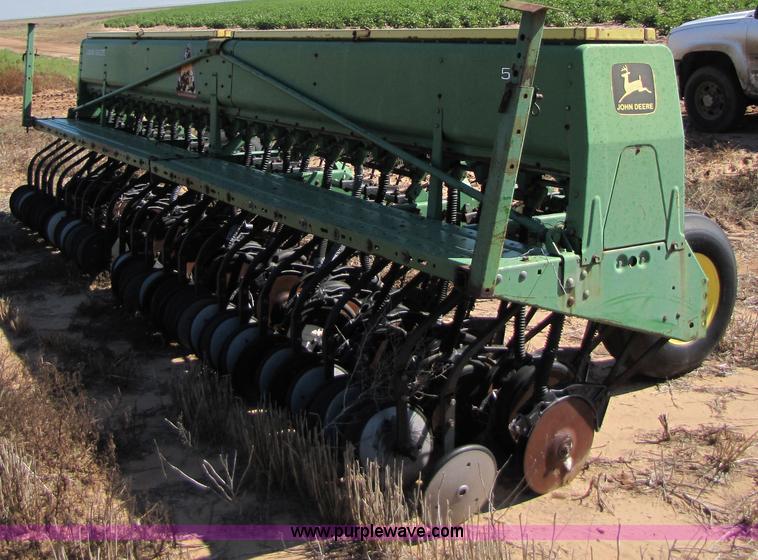 image for item 3423 John Deere 520 grain drill
