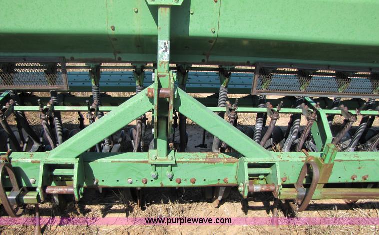 image for item 3423 John Deere 520 grain drill