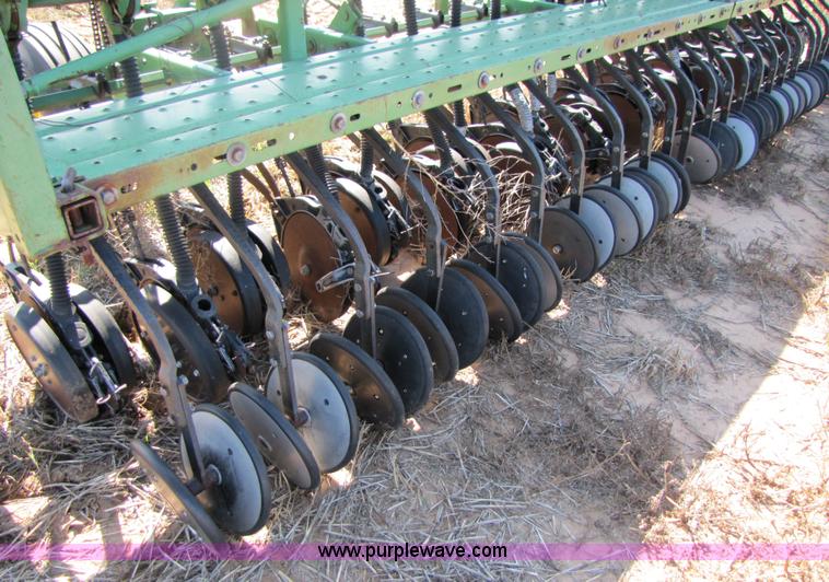 image for item 3423 John Deere 520 grain drill