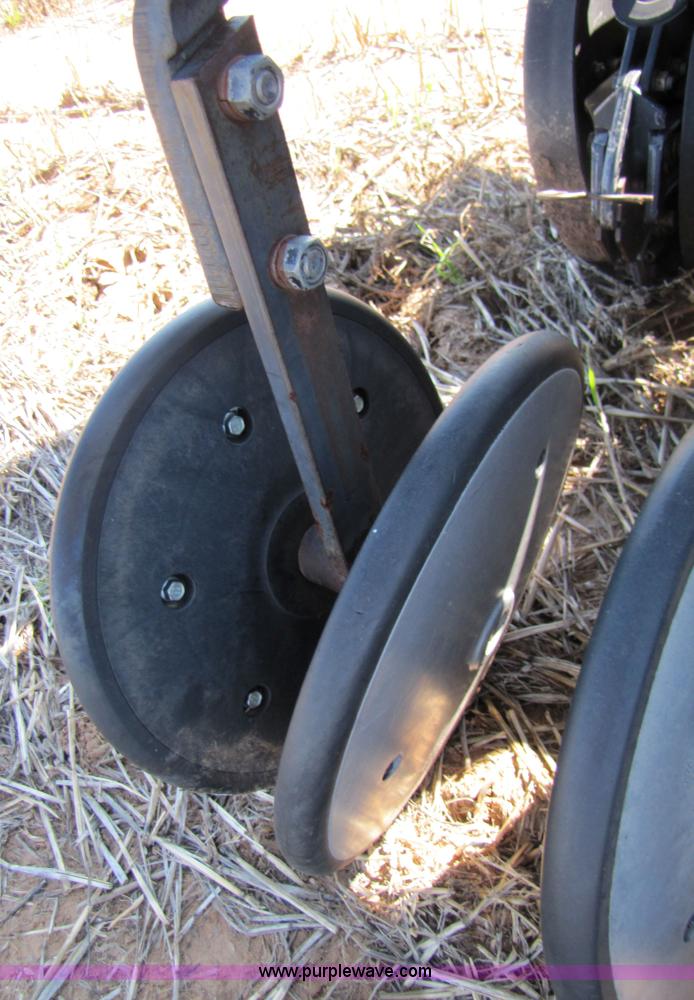 image for item 3423 John Deere 520 grain drill