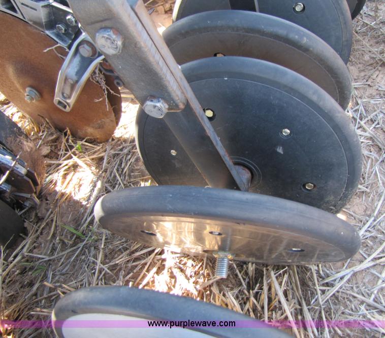 image for item 3423 John Deere 520 grain drill