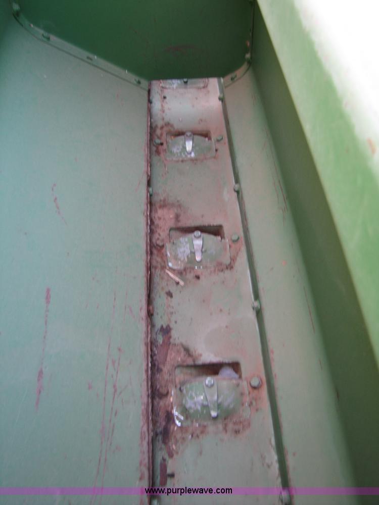 image for item 3423 John Deere 520 grain drill