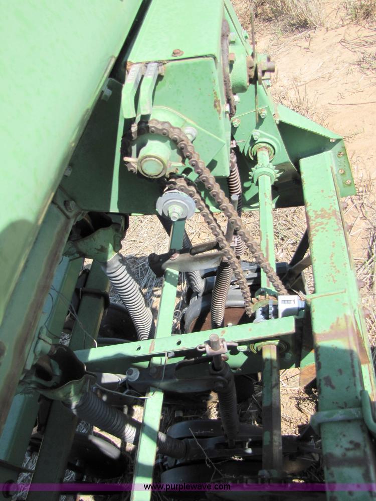 image for item 3423 John Deere 520 grain drill