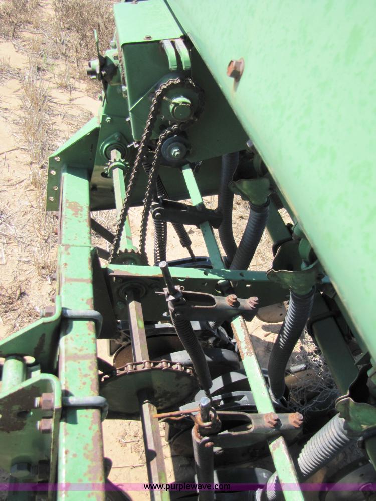 image for item 3423 John Deere 520 grain drill