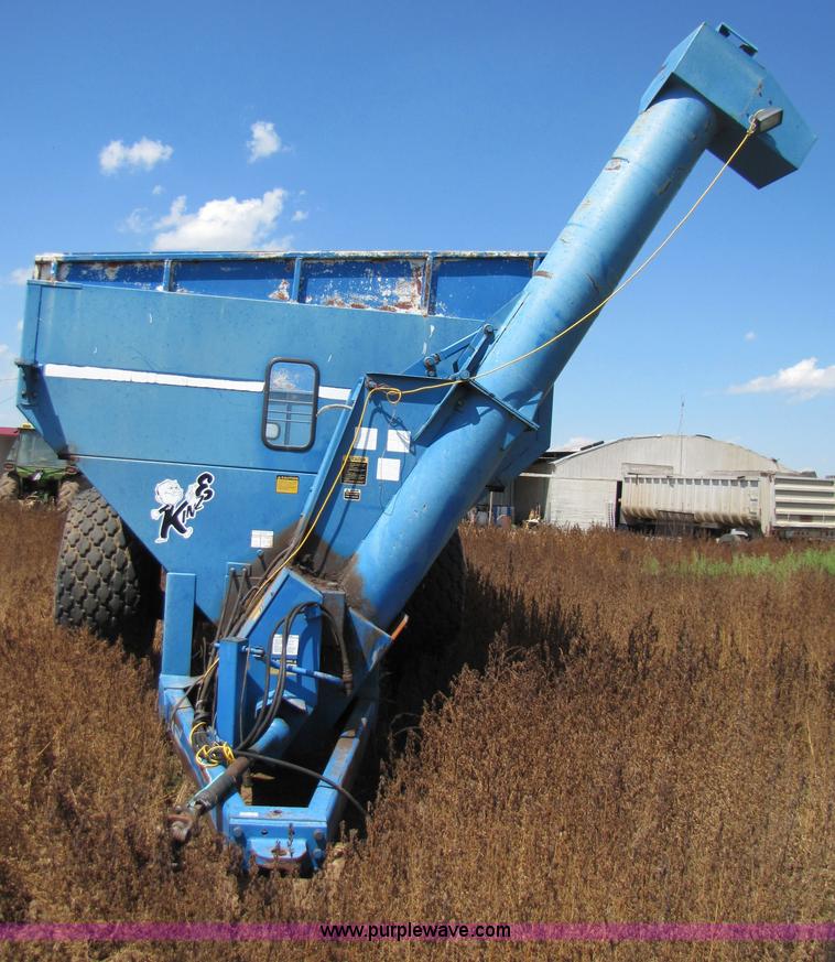 image for item 3432 Kinze 840 grain cart