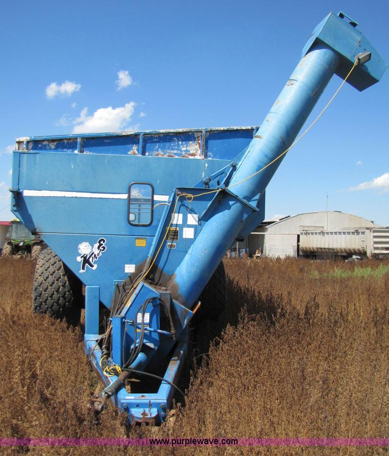 image for item 3432 Kinze 840 grain cart