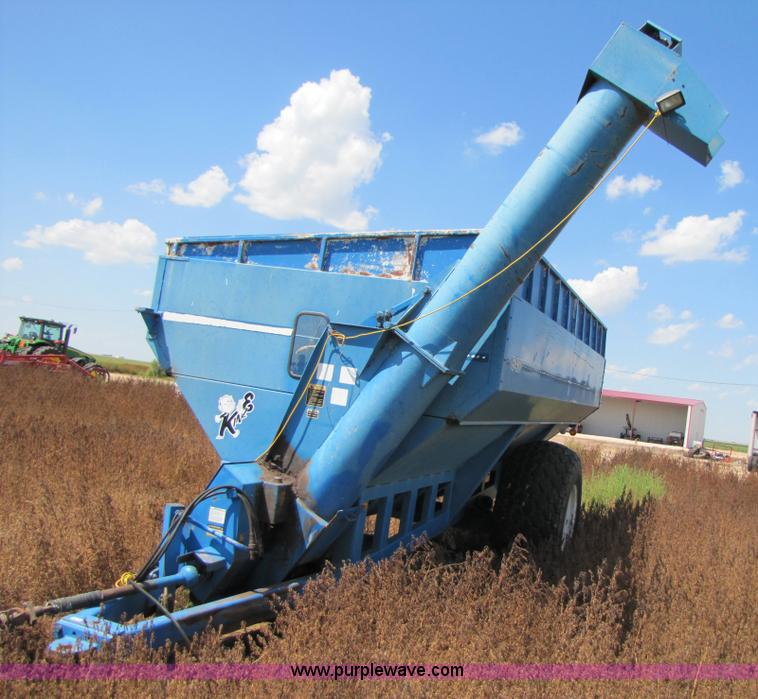 image for item 3432 Kinze 840 grain cart