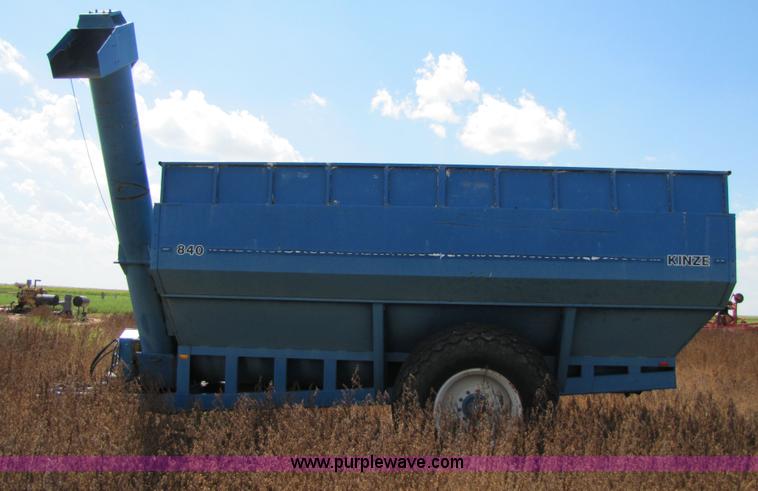 image for item 3432 Kinze 840 grain cart