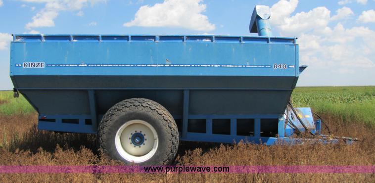 image for item 3432 Kinze 840 grain cart