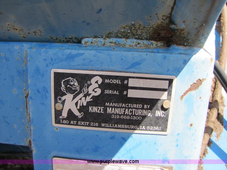 image for item 3432 Kinze 840 grain cart