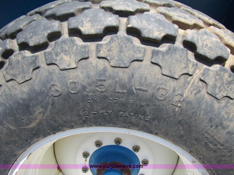 image for item 3432 Kinze 840 grain cart