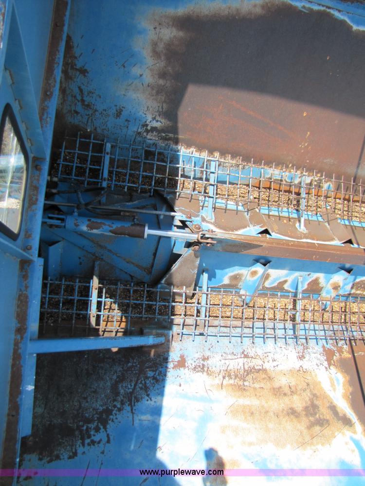 image for item 3432 Kinze 840 grain cart