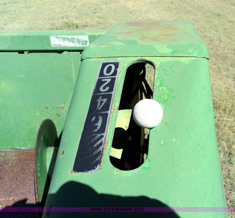 image for item 3435 John Deere 853 all crop header