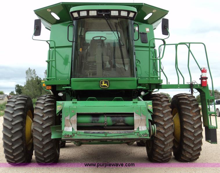 image for item 9500 2005 John Deere 9860STS combine