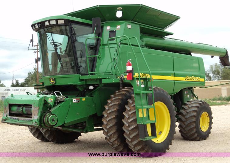 image for item 9500 2005 John Deere 9860STS combine