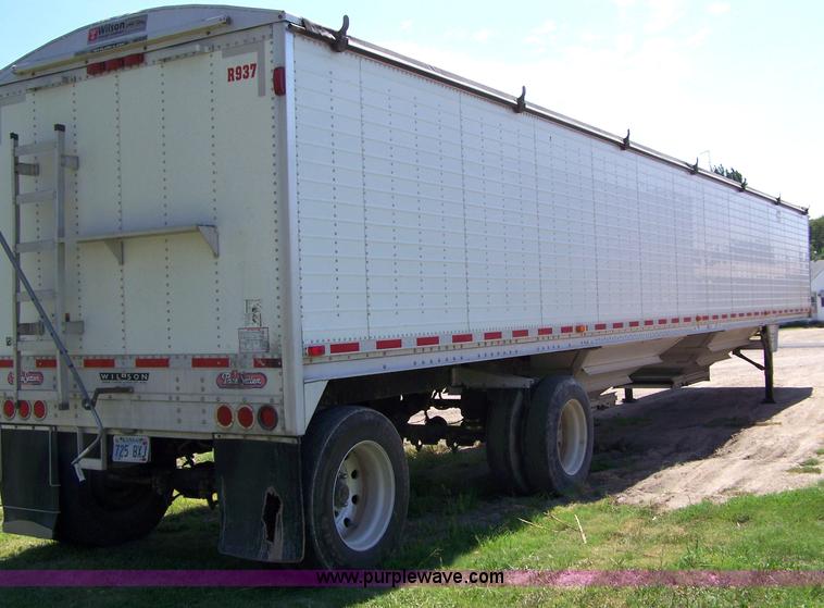 image for item 1000 2007 Wilson 50' x 102" spread-axle grain trailer with 78" sides