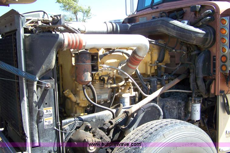 image for item 1001 2003 Peterbilt 379 semi truck