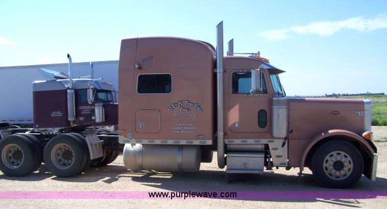 image for item 1001 2003 Peterbilt 379 semi truck