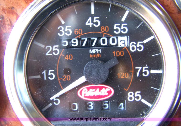 image for item 1001 2003 Peterbilt 379 semi truck
