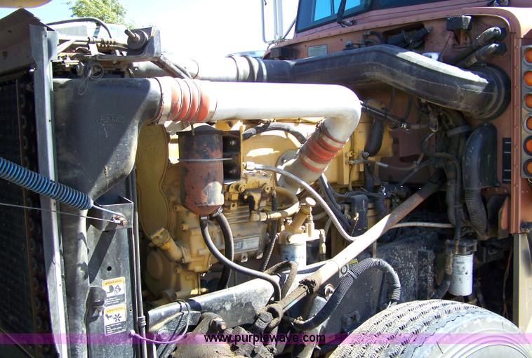 image for item 1001 2003 Peterbilt 379 semi truck