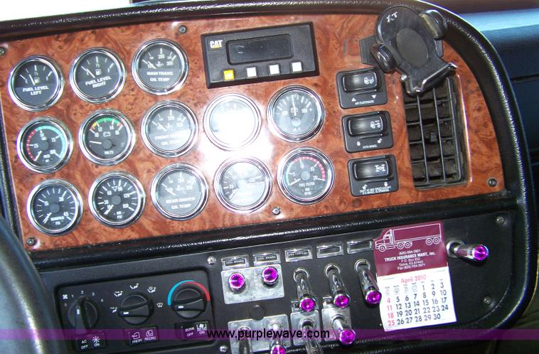 image for item 1001 2003 Peterbilt 379 semi truck