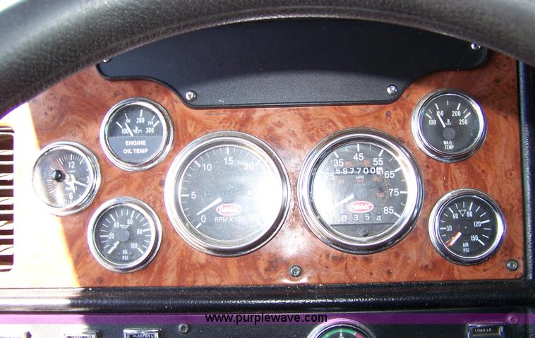 image for item 1001 2003 Peterbilt 379 semi truck