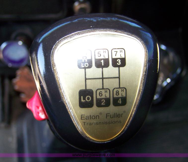 image for item 1001 2003 Peterbilt 379 semi truck