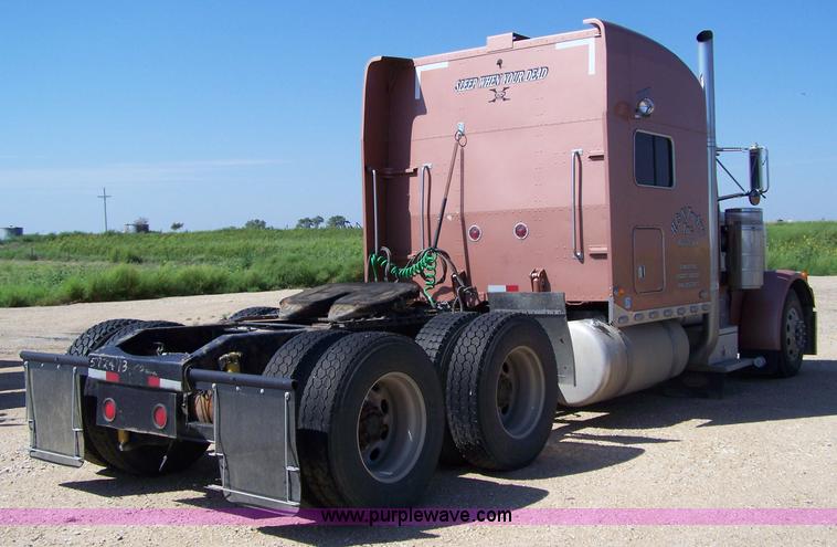 image for item 1001 2003 Peterbilt 379 semi truck