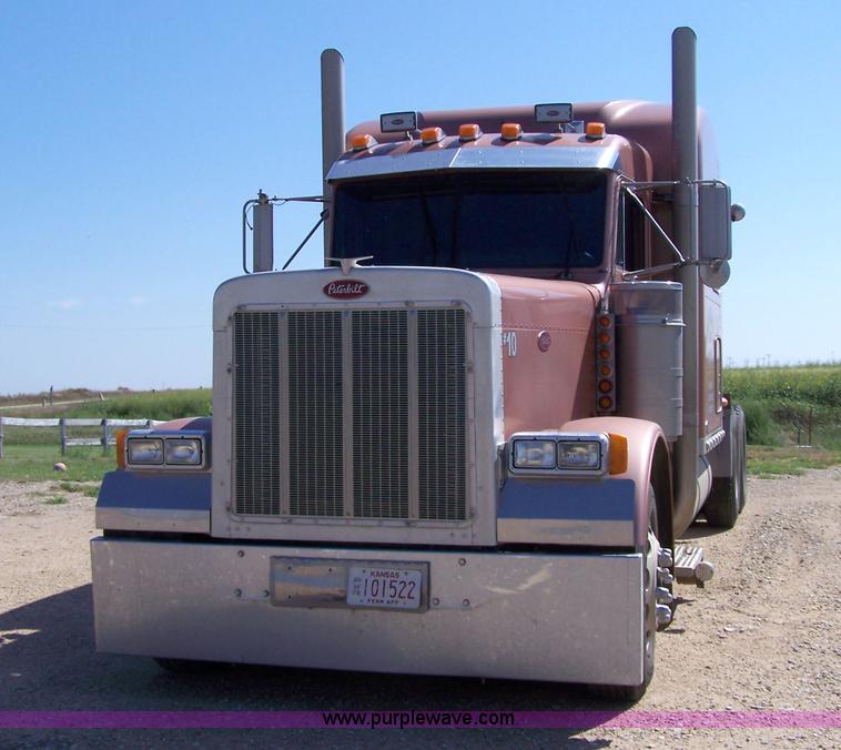 image for item 1001 2003 Peterbilt 379 semi truck