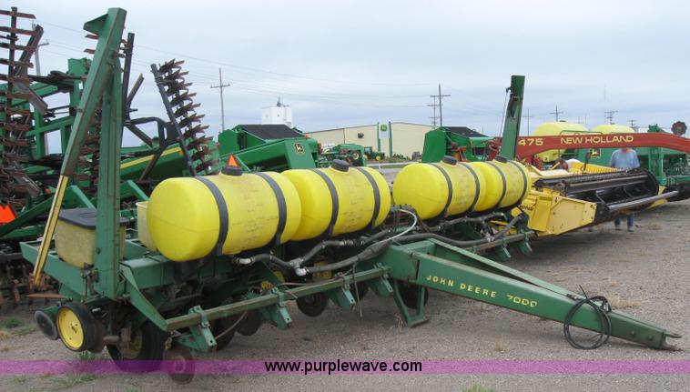 image for item 2594 John Deere 7000 eight row planter