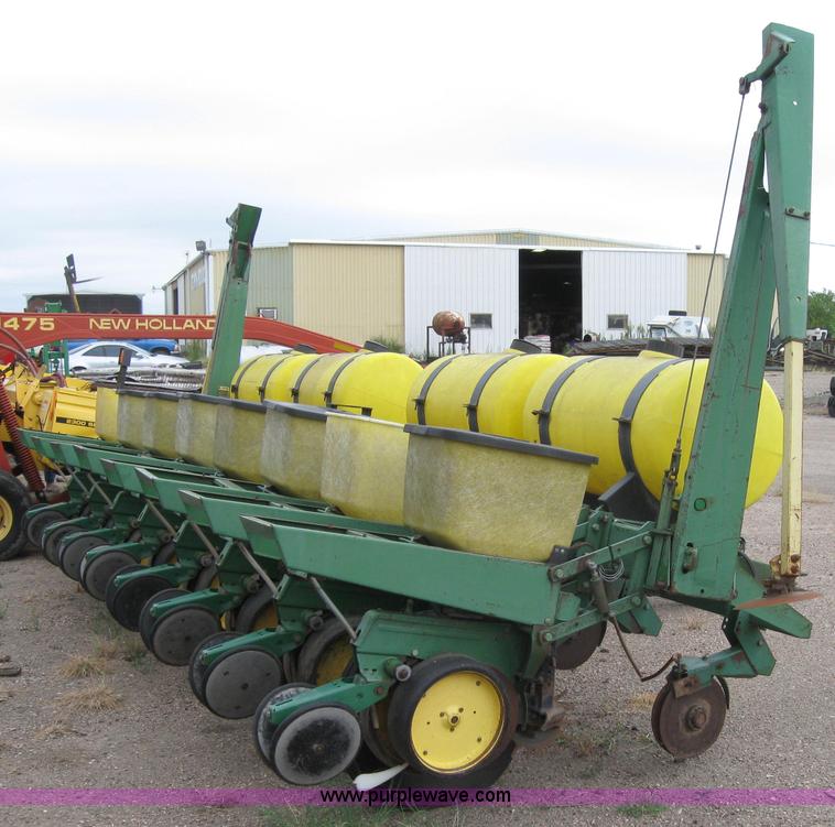 image for item 2594 John Deere 7000 eight row planter