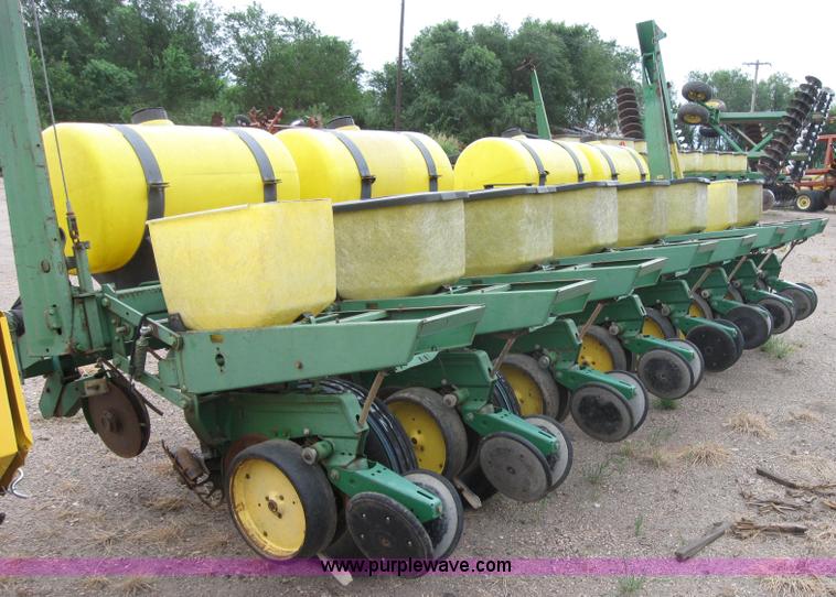 image for item 2594 John Deere 7000 eight row planter