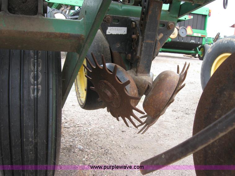 image for item 2594 John Deere 7000 eight row planter