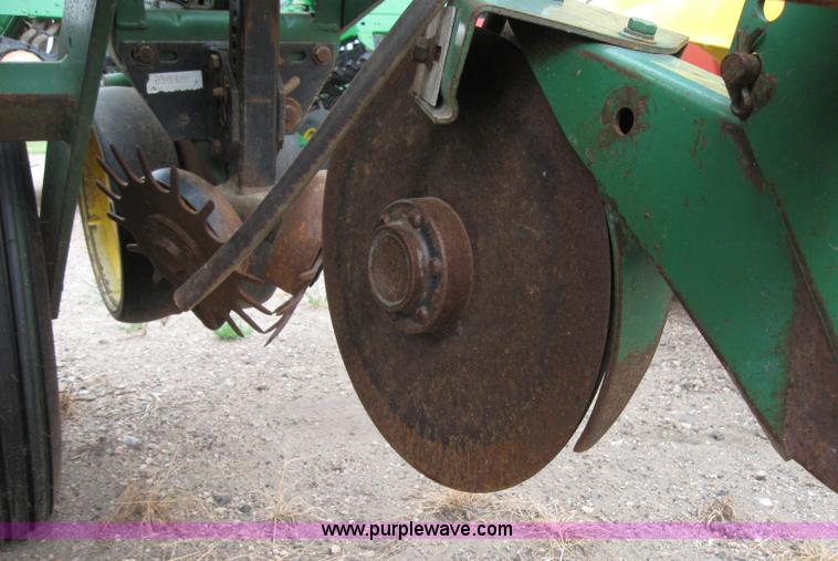 image for item 2594 John Deere 7000 eight row planter