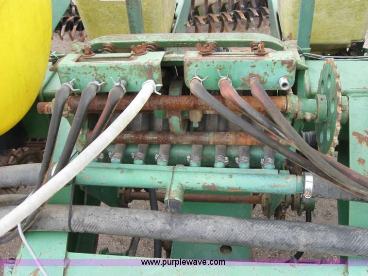 image for item 2594 John Deere 7000 eight row planter